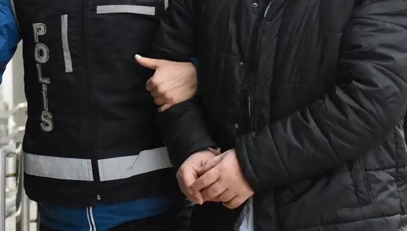 Sosyal Medyadaki Kadın Profiliyle 500 Milyonluk Dolandırıcılık: 12 Kişi Tutuklandı