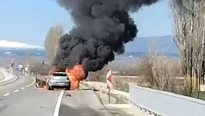 Kütahya'da Seyir Halindeki Otomobil Alev Alev Yandı: Sahil Güvenlik Zamanında Müdahale Etti