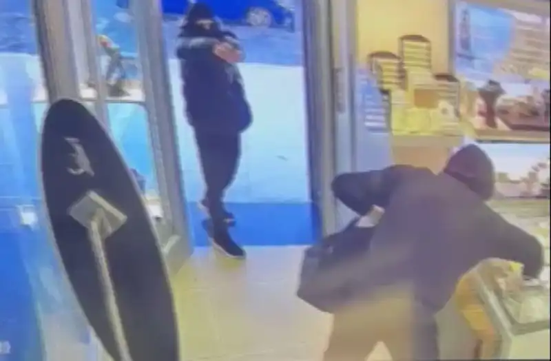 Ümraniye'de Maskeli Soygun Girişimi: Neler Oluyor?