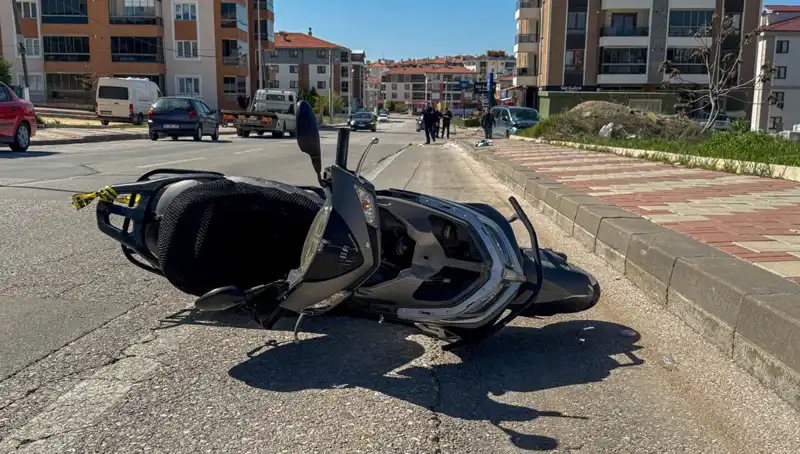 Uşak'ta Korkunç Kaza: Hafif Ticari Araç ile Motosiklet Çarpıştı, Bir Kişi Hayatini Kaybetti