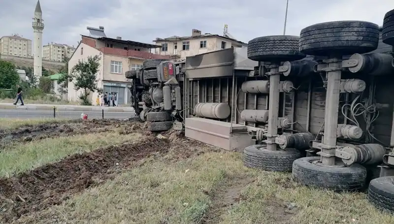 Erzurum'da Freni Boşalan TIR, Dehşet Saçtı: Ayrıntılar Üzerine Şok Edici Bilgiler!