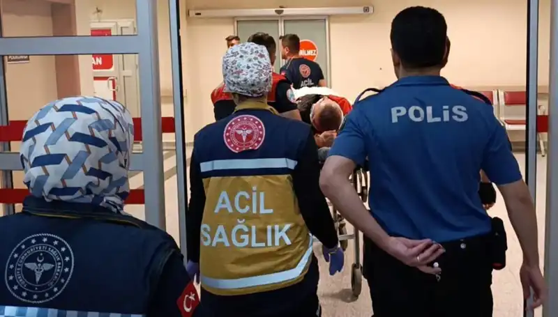 : Trafik Kazası! Polis Ekipleri İki Yaralıyla Olay Yerinde