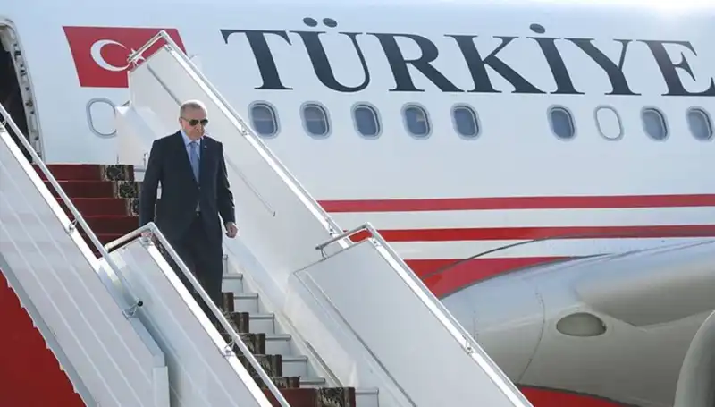 Cumhurbaşkanı Erdoğan, İtalya Gezisi Sonrası Ülkeye Döndü: Kritik Temaslar ve Görüşmeler