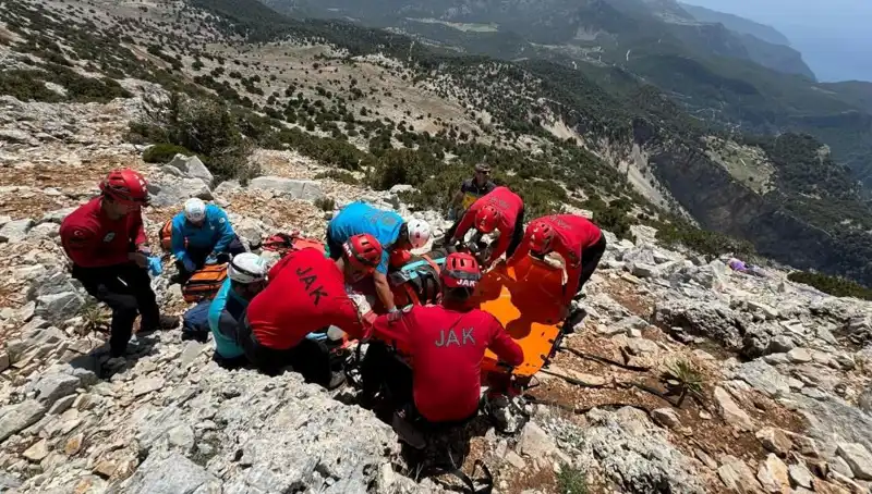 Fethiye'de Paraşüt Faciası: Kayalıklara Düşen İki Kişinin Trajik Hikayesi