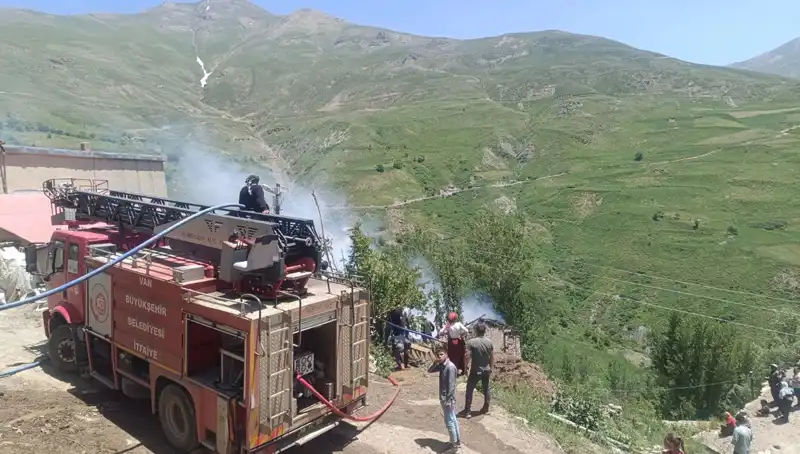 Van'daki Yangında Kayıp: Küçük Bir Çocuğun Hayatı Elinden Alındı