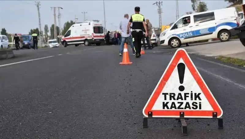 Antalya’da Otomobil Kanalda Devrildi: İki Yaralı ve Acı Hikayeler