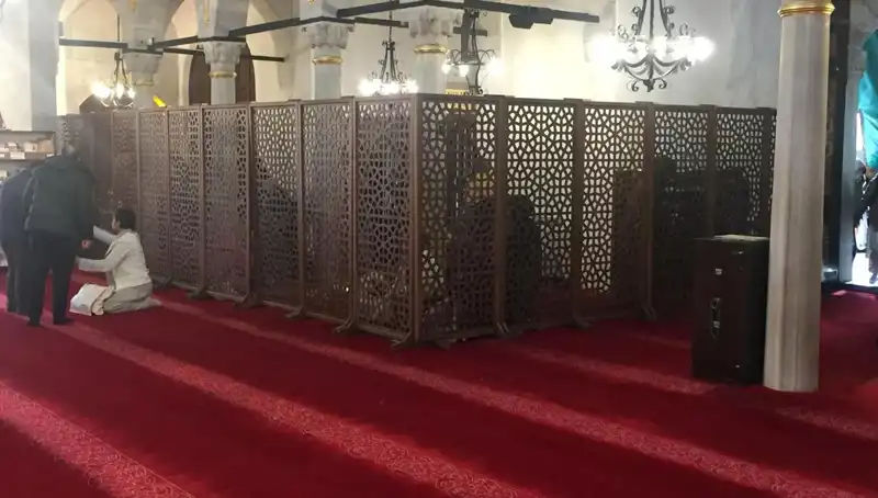 Kadın-Erkek Yan Yana Teravih Namazı Kıldılar: Toplumun Tepkisi Ne Olacak?