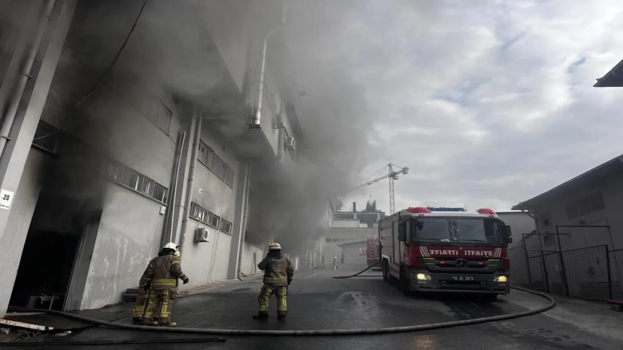 Avcılar’da İş Hanında Korkutan Yangın! Üç Kişi Yaralandı