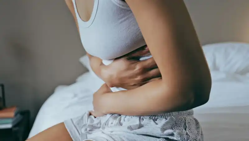 22 Yaşındaki Genç, Görmezden Geldiği Belirtilerle Bağırsak Kanseriyle Savaşmaya Başladı